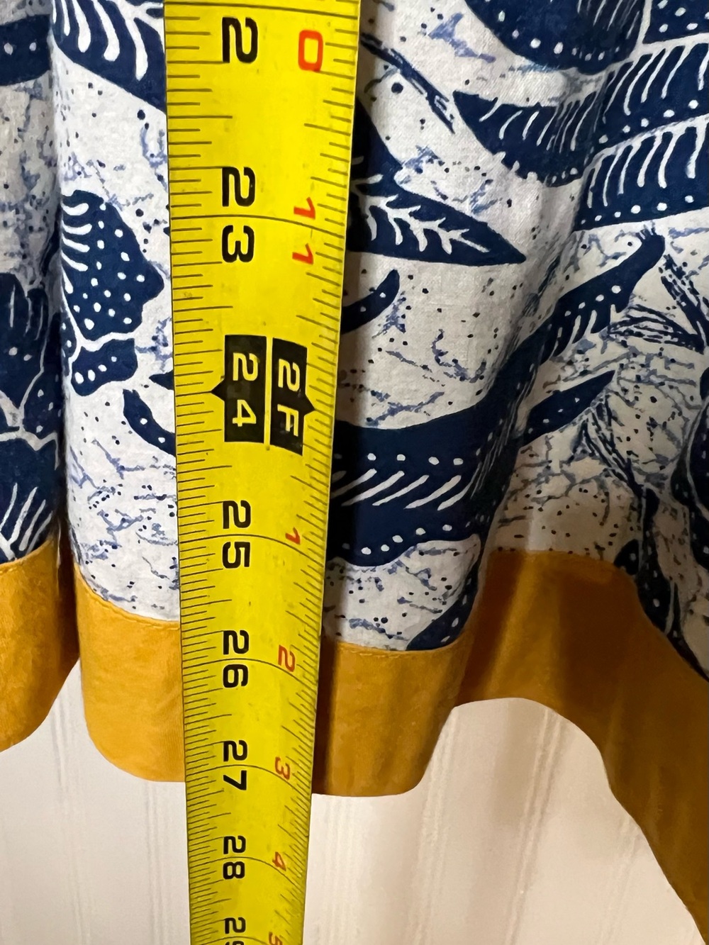 Old Navy. Navy Floral A-Line Midi Skirt with Yellow Hem. Size 6 - Picture 6 of 6